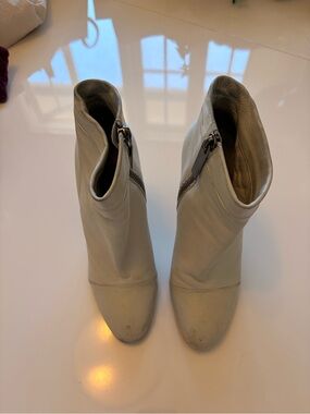Nina Ricci Cream Leather Ankle Booties with Side Zip